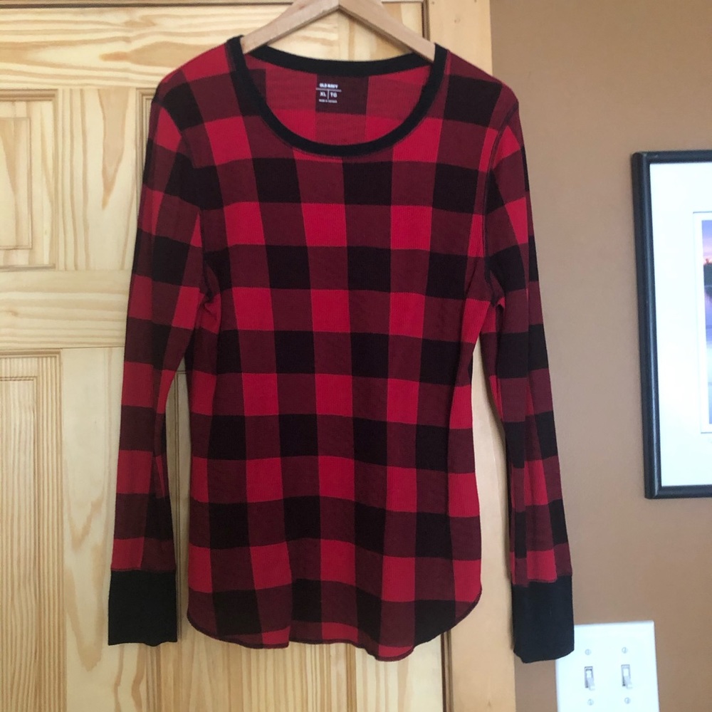 Red and black plaid flannel long sleeve shirt